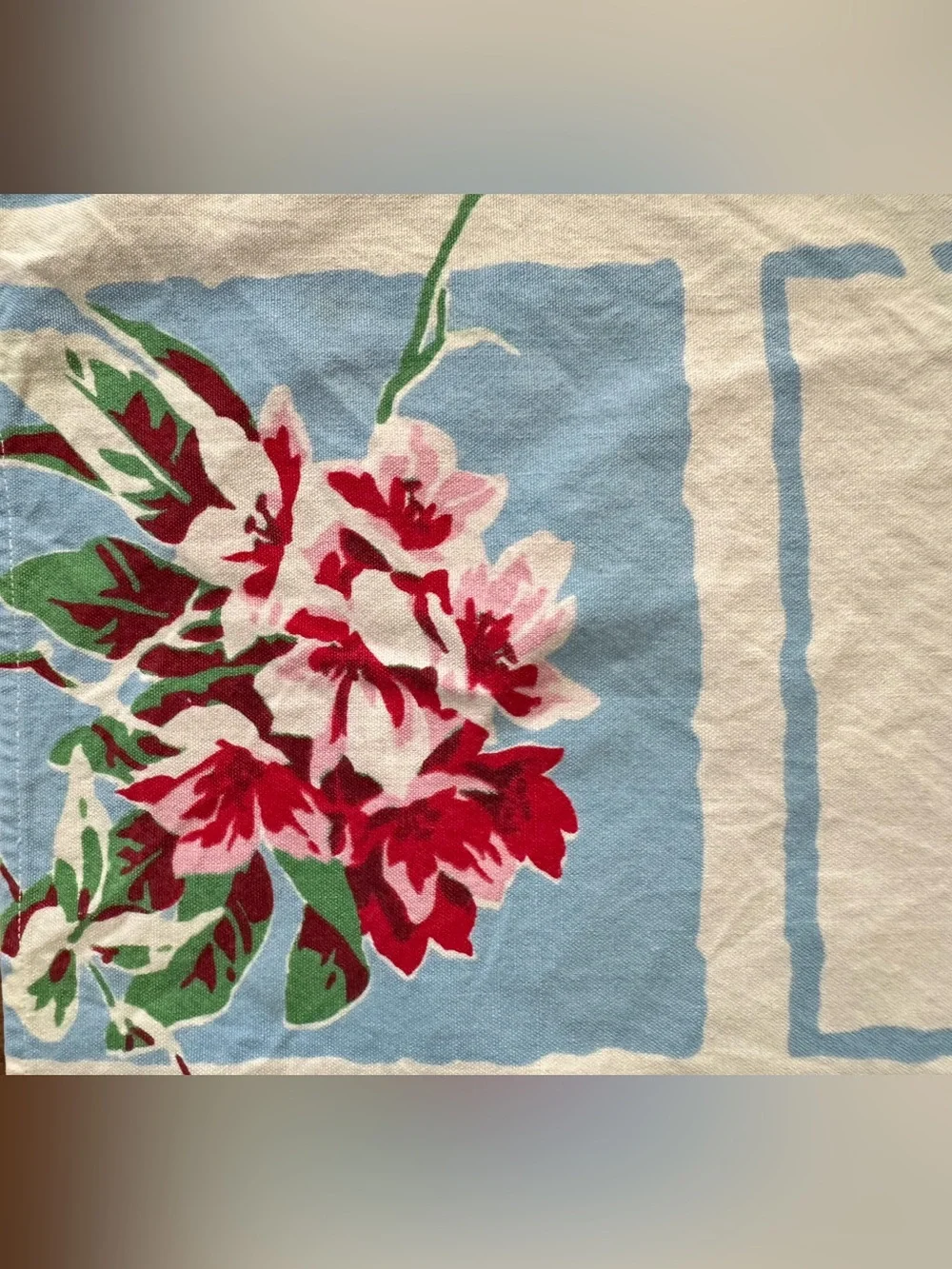 Vintage 1940-1950’s Cotton Tablecloth Flower Boquets 35” X 31”